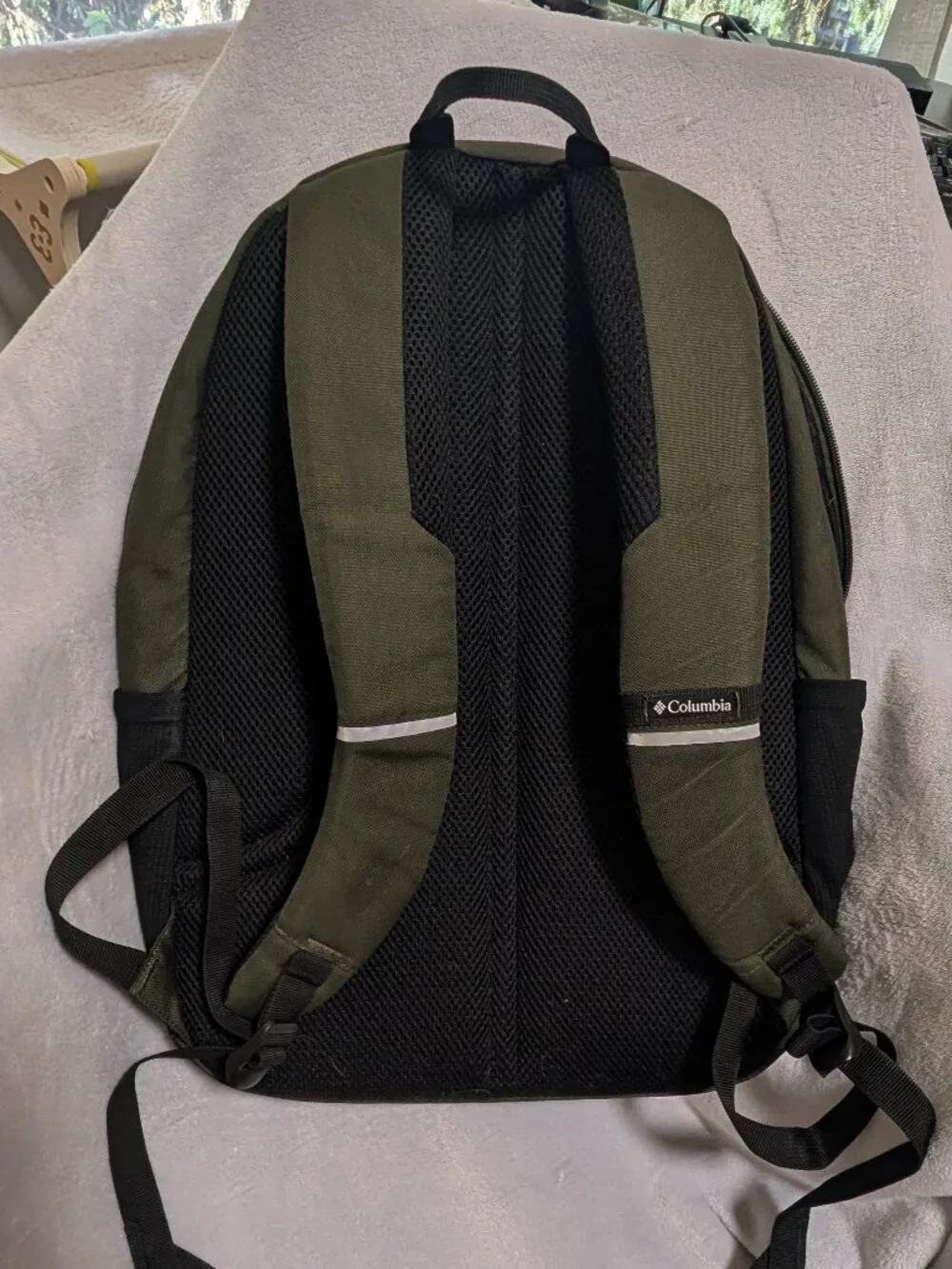 Share Columbia Daypack (Laptop and Hydration Reservoir Compatible) Evergreen